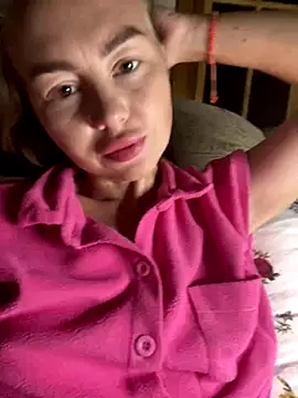 Snapshot of MartaLuna_ chatting on 10/03/25, 08:50 MartaLuna online show from 10/03/25, 08:50