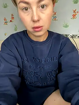 Snapshot of MartaLuna_ chatting on 10/06/25, 12:46 MartaLuna online show from 10/06/25, 12:46