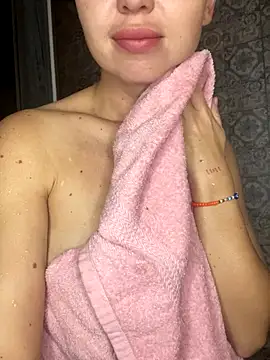 Snapshot of MartaLuna_ chatting on 10/07/25, 08:22 MartaLuna online show from 10/07/25, 08:22