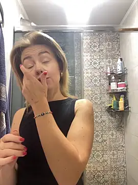 Snapshot of MartaLuna_ chatting on 10/24/25, 09:28 MartaLuna online show from 10/24/25, 09:28