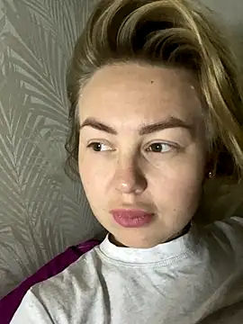 Snapshot of MartaLuna_ chatting on 10/30/25, 07:14 MartaLuna online show from 10/30/25, 07:14