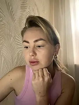 Snapshot of MartaLuna_ chatting on 11/04/25, 08:35 MartaLuna online show from 11/04/25, 08:35