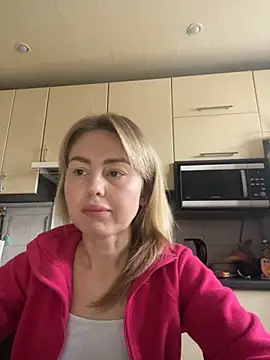 Snapshot of MartaLuna_ chatting on 11/05/25, 09:53 MartaLuna online show from 11/05/25, 09:53