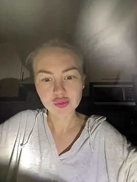 Snapshot of MartaLuna_ chatting on 11/08/25, 07:34 MartaLuna online show from 11/08/25, 07:34