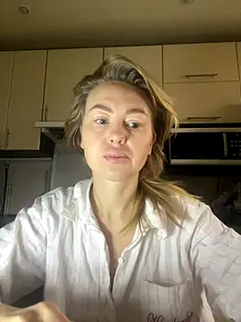 Snapshot of MartaLuna_ chatting on 11/16/25, 07:36 MartaLuna online show from 11/16/25, 07:36