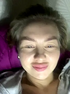 Snapshot of MartaLuna_ chatting on 11/16/25, 07:41 MartaLuna online show from 11/16/25, 07:41