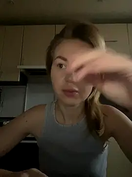 Snapshot of MartaLuna_ chatting on 11/19/25, 06:46 MartaLuna online show from 11/19/25, 06:46