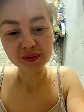 Snapshot of MartaLuna_ chatting on 11/22/25, 09:14 MartaLuna online show from 11/22/25, 09:14