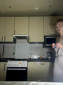 Snapshot of MartaLuna_ chatting on 11/24/25, 07:57 MartaLuna online show from 11/24/25, 07:57