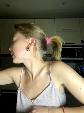 Snapshot of MartaLuna_ chatting on 11/26/25, 07:26 MartaLuna online show from 11/26/25, 07:26