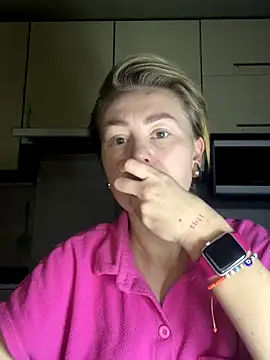 Snapshot of MartaLuna_ chatting on 11/29/25, 08:45 MartaLuna online show from 11/29/25, 08:45