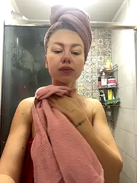 Snapshot of MartaLuna_ chatting on 12/02/25, 07:03 MartaLuna online show from 12/02/25, 07:03