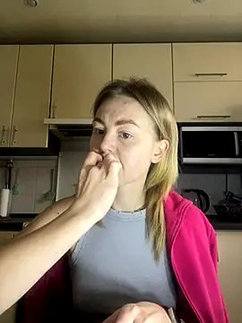 Snapshot of MartaLuna_ chatting on 12/05/25, 11:08 MartaLuna online show from 12/05/25, 11:08