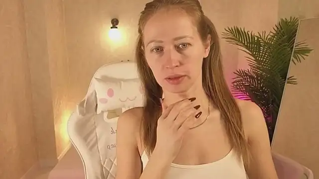 Snapshot of bella_li__ chatting on 10/19/25, 01:06 bella li   online show from 10/19/25, 01:06