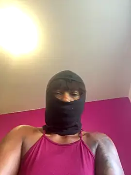 Snapshot of douceebene chatting on 09/28/25, 11:26 douceebene online show from 09/28/25, 11:26