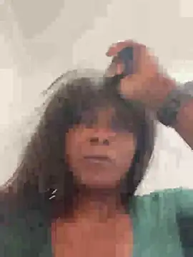 Snapshot of douceebene chatting on 09/29/25, 08:13 douceebene online show from 09/29/25, 08:13