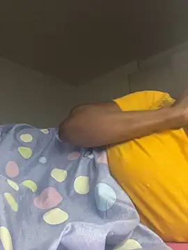 Snapshot of douceebene chatting on 10/13/25, 08:09 douceebene online show from 10/13/25, 08:09