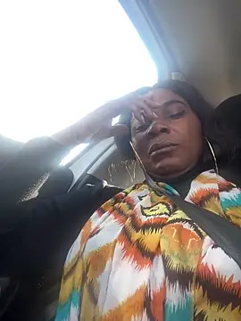 Snapshot of douceebene chatting on 10/15/25, 11:54 douceebene online show from 10/15/25, 11:54