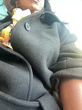 Snapshot of douceebene chatting on 10/26/25, 11:27 douceebene online show from 10/26/25, 11:27