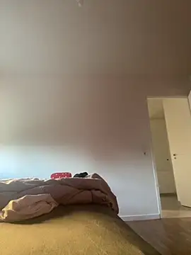 Snapshot of douceebene chatting on 10/28/25, 03:47 douceebene online show from 10/28/25, 03:47