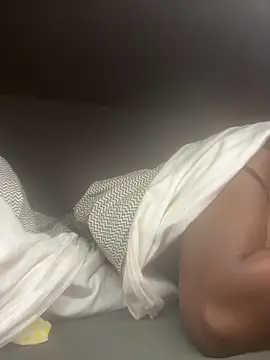 Snapshot of douceebene chatting on 10/30/25, 10:32 douceebene online show from 10/30/25, 10:32