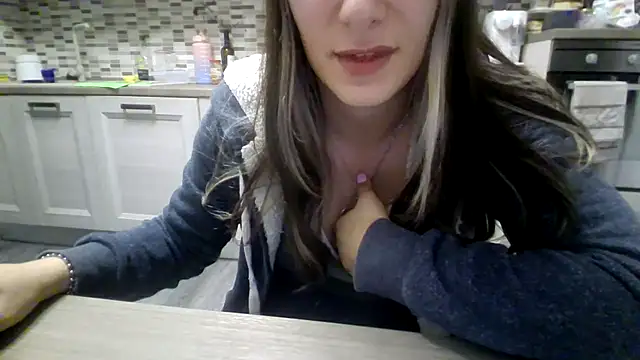 Snapshot of Camaleontica chatting on 10/16/25, 08:10 Camaleontica online show from 10/16/25, 08:10