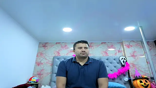 Snapshot of TonnyMorenoo chatting on 10/28/25, 05:37 TonnyMorenoo online show from 10/28/25, 05:37