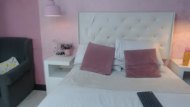 NatashaLimaa online show from 10/06/25, 02:42