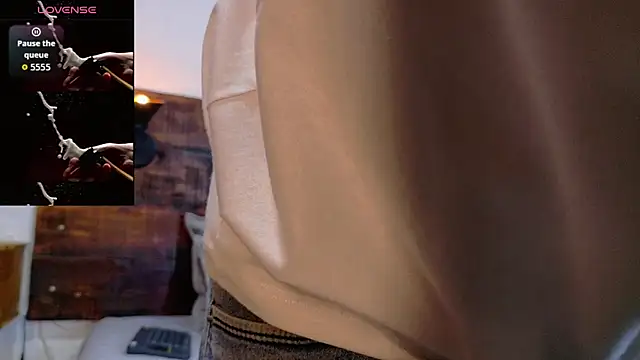 Snapshot of JhosuaVega chatting on 10/01/25, 01:55 JhosuaVega online show from 10/01/25, 01:55