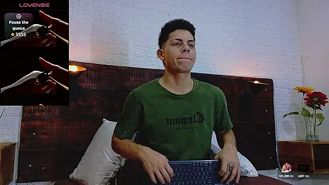 Snapshot of JhosuaVega chatting on 10/05/25, 12:31 JhosuaVega online show from 10/05/25, 12:31