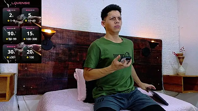 Snapshot of JhosuaVega chatting on 10/07/25, 07:00 JhosuaVega online show from 10/07/25, 07:00