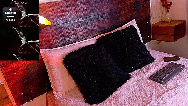 Snapshot of JhosuaVega chatting on 10/10/25, 07:57 JhosuaVega online show from 10/10/25, 07:57