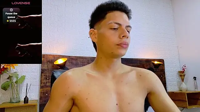 Snapshot of JhosuaVega chatting on 10/23/25, 09:13 JhosuaVega online show from 10/23/25, 09:13