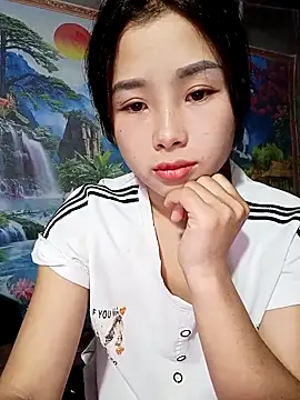 Vy xx online show from 10/26/25, 12:44