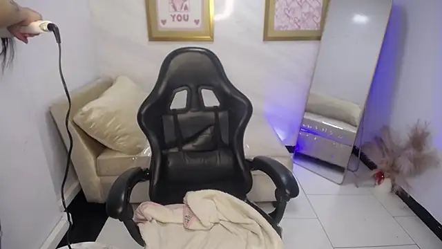 Mialover v online show from 11/07/25, 08:09