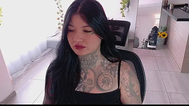 Snapshot of Unatatuada chatting on 10/06/25, 05:43 Unatatuada online show from 10/06/25, 05:43