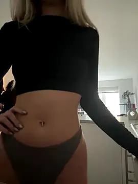 Snapshot of IceEyesUK chatting on 09/26/25, 09:24 IceEyesUK online show from 09/26/25, 09:24