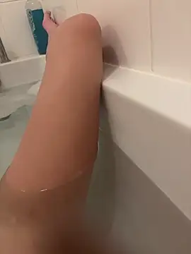 Snapshot of IceEyesUK chatting on 10/23/25, 06:39 IceEyesUK online show from 10/23/25, 06:39