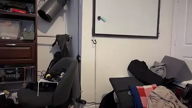 Snapshot of jasoncali305 chatting on 11/09/25, 09:24 jasoncali305 online show from 11/09/25, 09:24