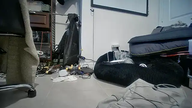 Snapshot of jasoncali305 chatting on 11/10/25, 10:03 jasoncali305 online show from 11/10/25, 10:03