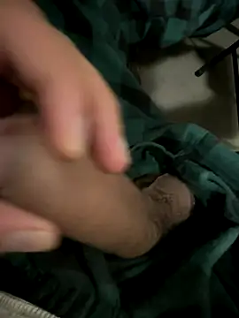 Snapshot of collegeboy_2025 chatting on 10/17/25, 06:43 collegeboy 2025 online show from 10/17/25, 06:43