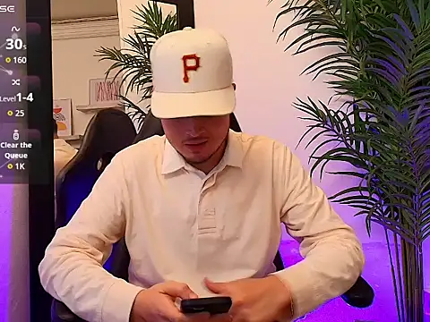 Snapshot of SALVATORE_MULLER1 chatting on 10/05/25, 12:20 SALVATORE MULLER1 online show from 10/05/25, 12:20