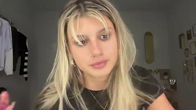 AnnGrayson online show from 10/13/25, 01:16