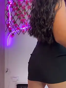 RaquelOficial online show from 10/14/25, 07:14