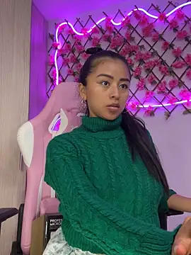 RaquelOficial online show from 10/17/25, 05:48