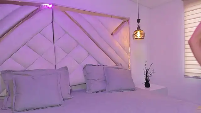 sweetsanti online show from 09/19/25, 07:36