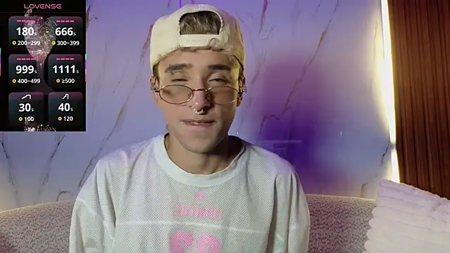 sweetsanti online show from 09/30/25, 07:46