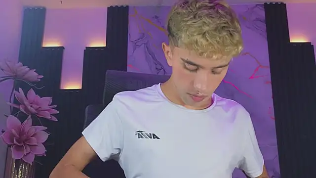 sweetsanti online show from 10/11/25, 11:53