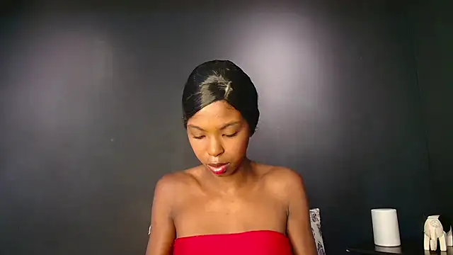 Snapshot of CamilaaSaenz chatting on 10/11/25, 11:53 CamilaaSaenz online show from 10/11/25, 11:53