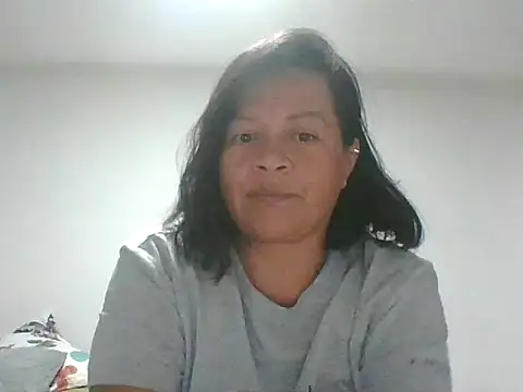 Snapshot of adri89-g chatting on 11/13/25, 03:49 adri89-g online show from 11/13/25, 03:49